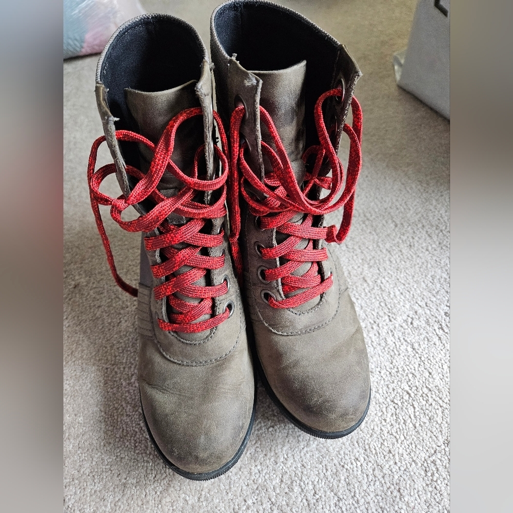 Sorel Lexie Gray Lace-Up Women's Wedge Boots Waterproof Size 6 Hiking Outdoors